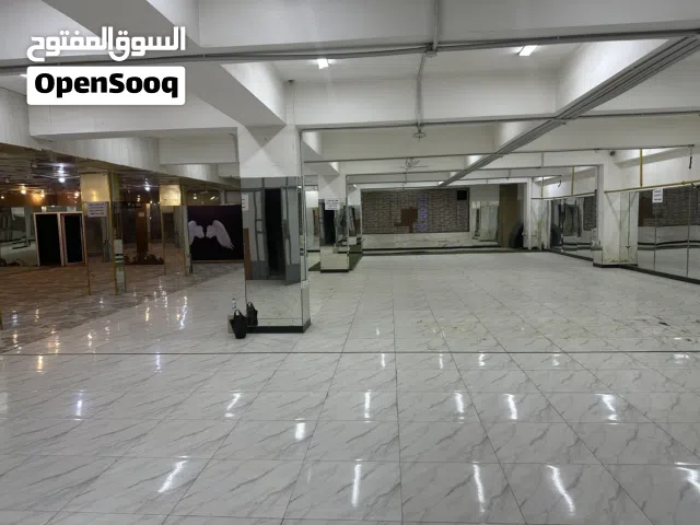 قاعة كبيرة مفتوحة
