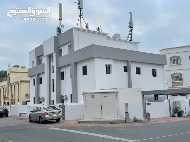للبيع مبنى يقع في القرم بمرتفعات تنمية نفط عمان