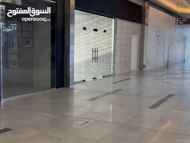 مطعم مجهز في مول بصحار