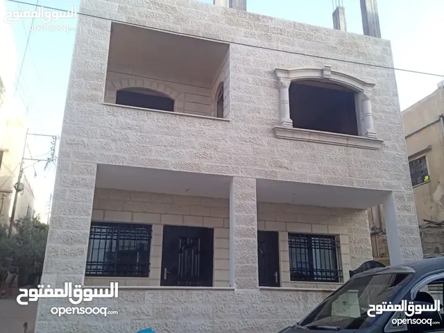 210 m2 3 Bedrooms Townhouse for Sale in Zarqa Jabal Tareq