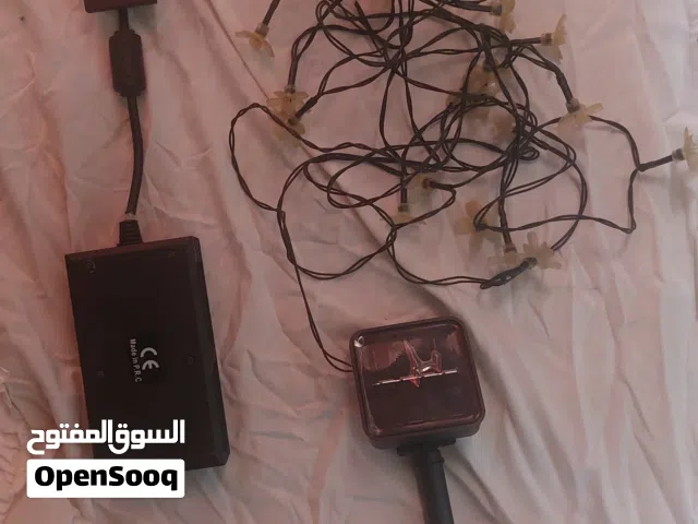 حبل إضاءة  لزينة  على الطاقة الشمسية  مع  موزع بلاي ستيشن  2  للعبة التي تتضمن  4 لاعبين