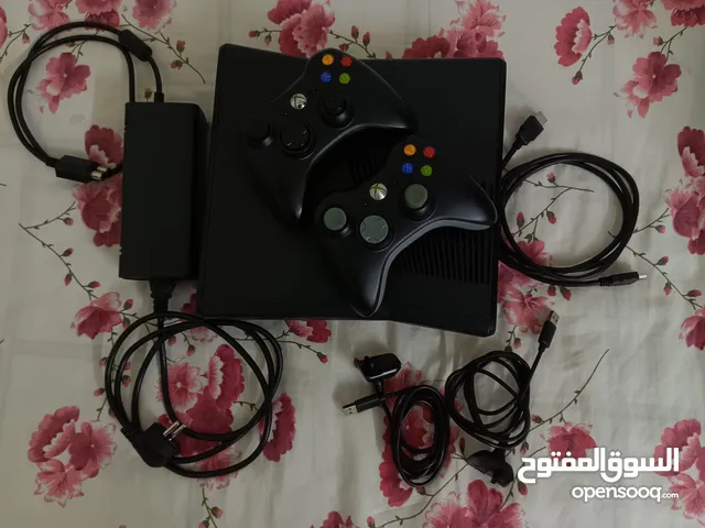 اكس بوكس 360 معدل (500 جيجا) للبيع بحالة الوكالة ( تواصل واتس )