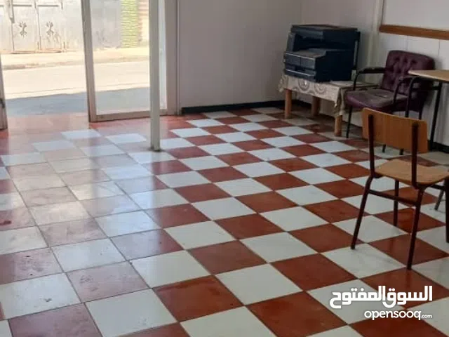 محل للبيع في وسط المدينة،في الطابق الأرضي .