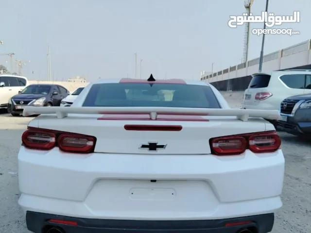 شفروليه كماور ابيض مع تخطيط احمر