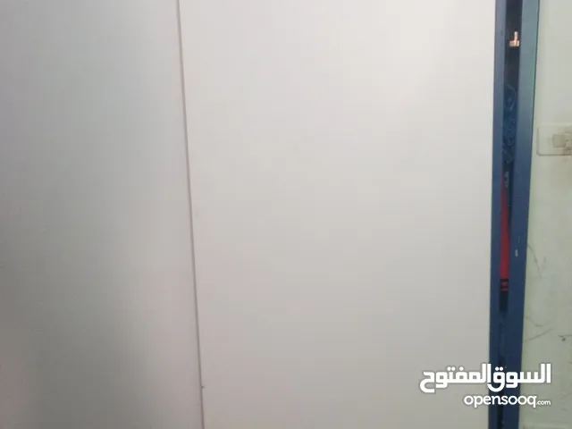 خزانة ابيض بابين سحب مع وحدة ادراج داخلية