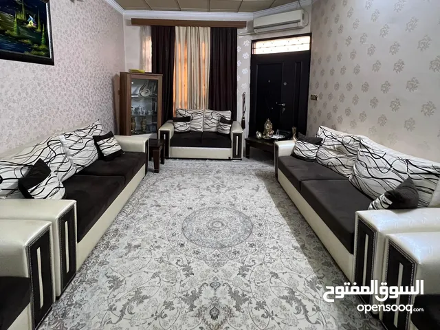 البيت للبيع هوليري نوي