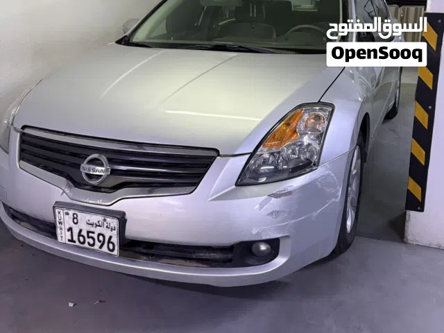 2009 نيسان التيما Standard