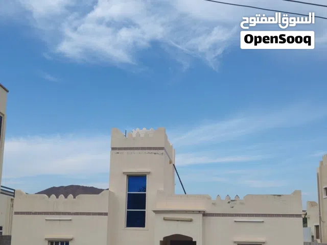 للبيع منزل في فنجاء قريب المركز الصحي