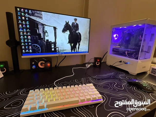 للبيع ست اب كامل شبه جديد مع سماعات وماوس وكيبورد كل شي بالكارتون ماعدا الشاشه شاشه مع ستاند ديفو