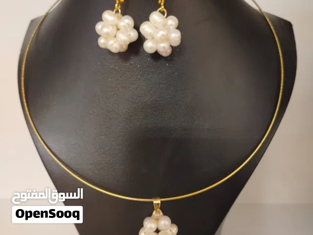 جوهر حر مصمم بيد