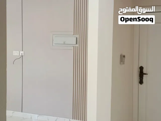 شقة راقية للإيجار قريب سوق بن راشد لم تسكن بعد الصيانة