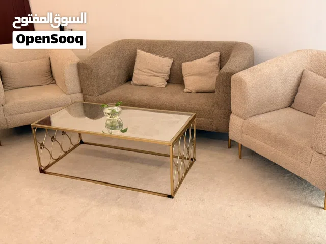 طقم أثاث كامل بحالة ممتازة – مستخدم لمدة سنة
