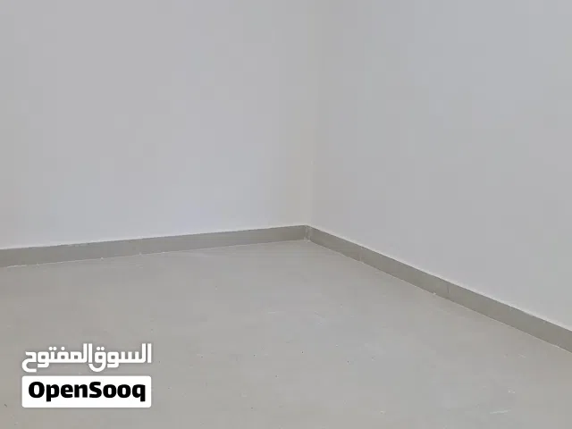 للايجار مكتب تجاري حولي بالدور الأرضي