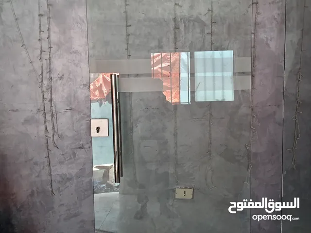 باب سكيوريت عدد 2 وباب خشب بدون حلق مستعمل نظيف للبيع