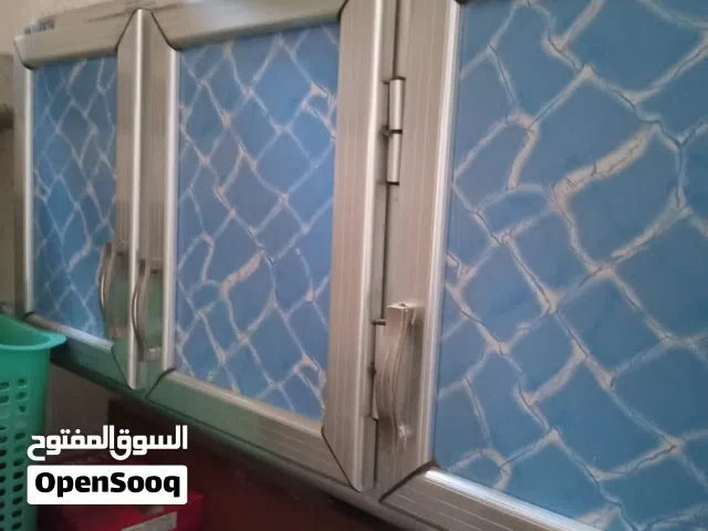 صيدلية المنيوم للبيع بحالة ممتازة
