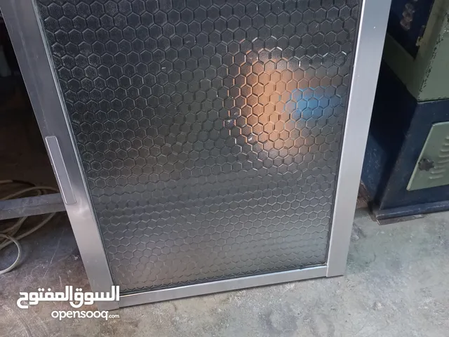 شبابيك المنيوم لون سلفر زجاج مبزر عدد 8 بحال الوكاله متر ونص عرض ارتفاع متر