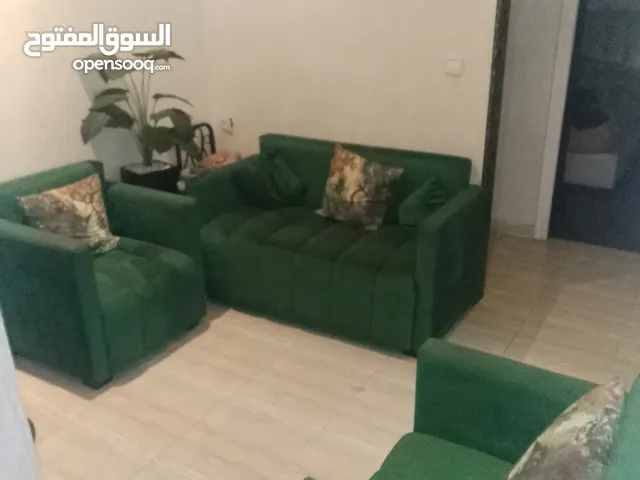 صالون صغير للبيع