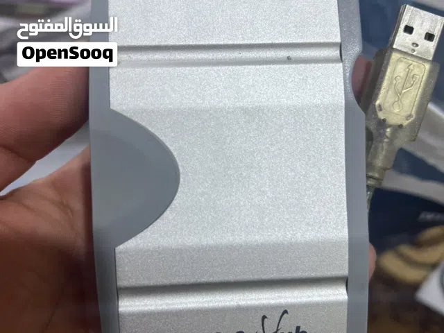 موزع كيبلات متعدد المنافذ مع كيبل قارىء هارد