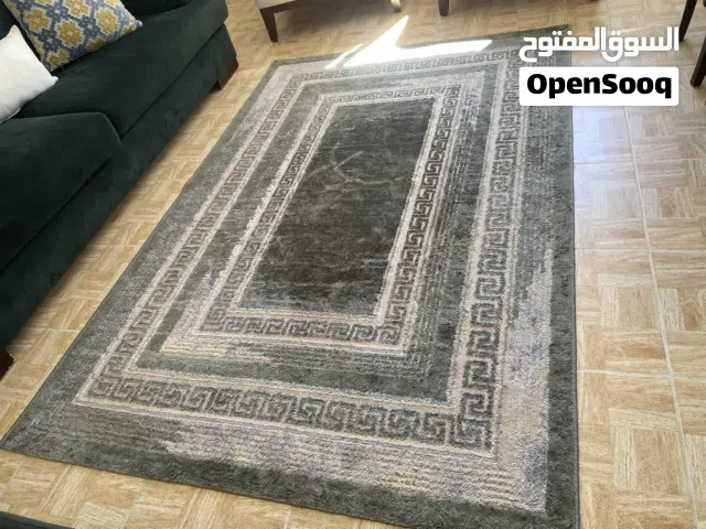 سجاده لون سكني ع اخضر تقريبن جديده البيع
