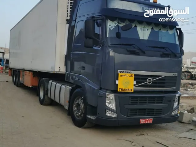 Tractor Unit Volvo 2014 in Al Dakhiliya