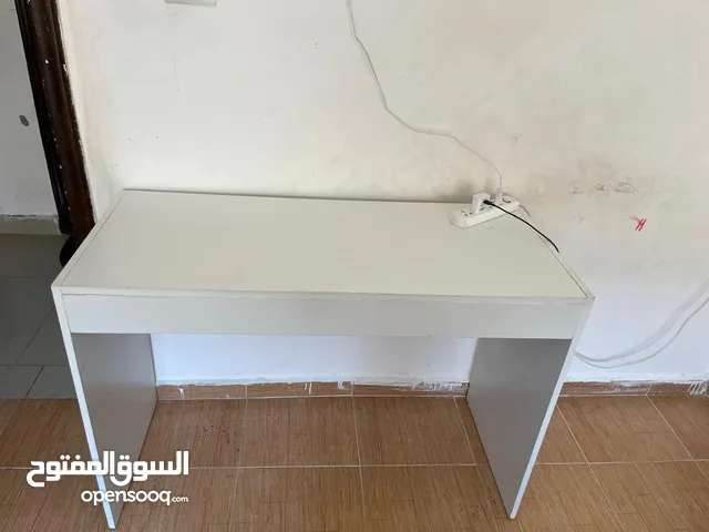 مكتب دراسي للطلبه