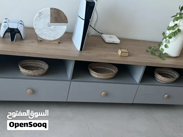 طاولة تلفاز للبيع