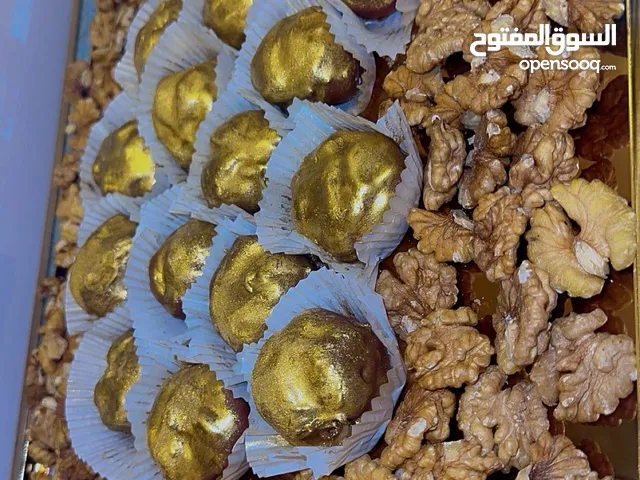 شكلاطه محشيه ايس كريم بندق وفي فستق وعجينه الفستق المنزليه وطبقه كيك وكرانشي مخلط بقطع بندق