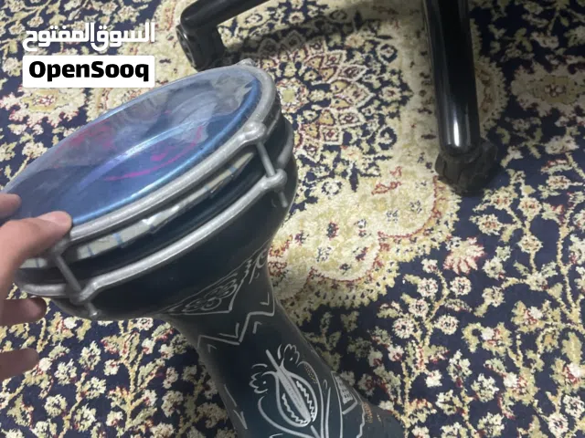طبلة و جيتار للبيع مستعملين بحالة جيدة