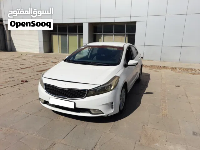 2018 كيا سيراتو Standard