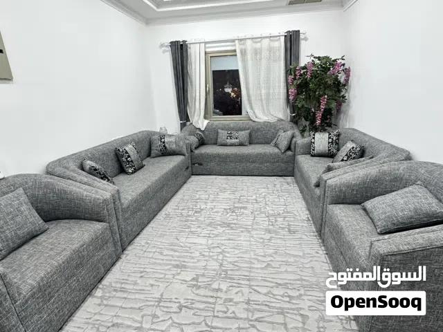 كنب صالة عدد 2 كبير وواحد وسط و2 صغير