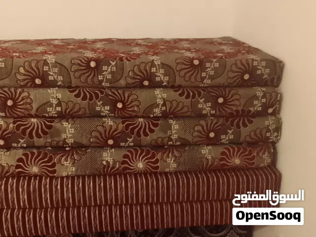 صالون وستار وعدد 6فراشات وسدة سرير زوجية للبيع