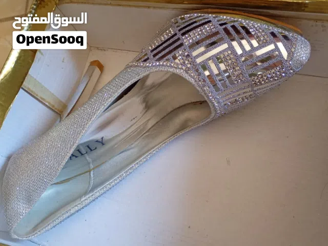 مقاس 38 للبيع لكل المناطق  الفوشي جديدددد