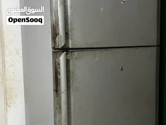 ثلاجة كبيرة بحالة جيدة