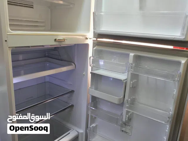 ثلاجه توشيبا 18 قدم بحاله ممتازه لون ابيض تبريد ممتاز