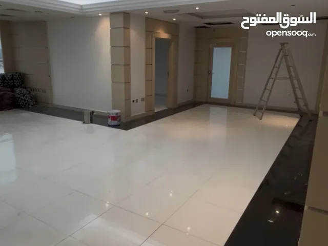 مكتب فاخر للإيجار – مساحة 400م – دور كامل – موقع مميز بأبوظب معسكر أل نهيان