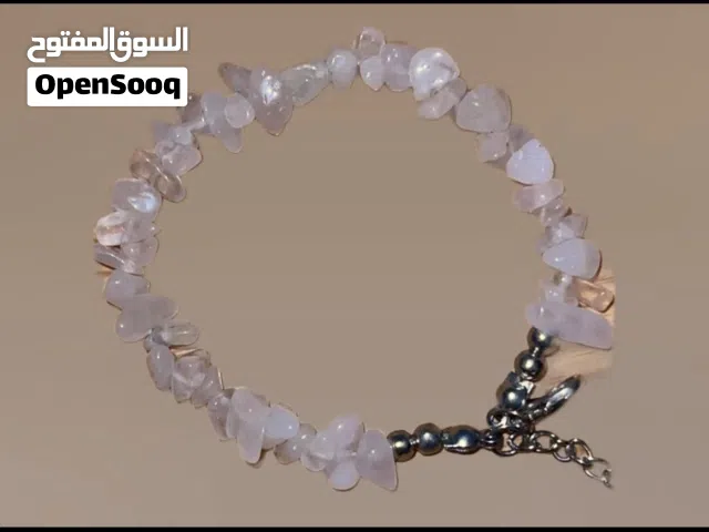 Bracelet délicat en quartz rose – pièce unique