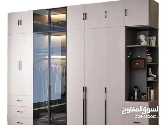 خزائن طابقين دخلي سحاب زجاج كشف وأضاء تفصيل حسب الطلب اللون حسب الطلب عرض 3م ارتفاع 250 عمق60 خشب لا