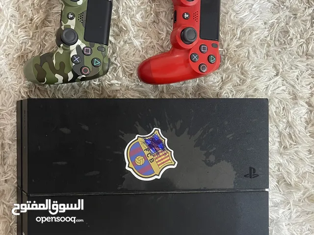 سوني 4 مستعمل واحد تيرا مع يدتين تحكم (اصليين) مع ثلاث العاب