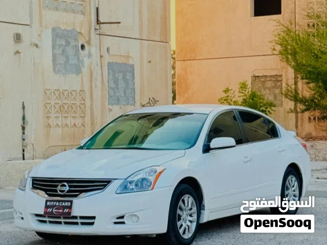 Nissan Altima  Model 2012  Engine 2.5 L  Neat & Excellent Condition car  Manama Bahrain