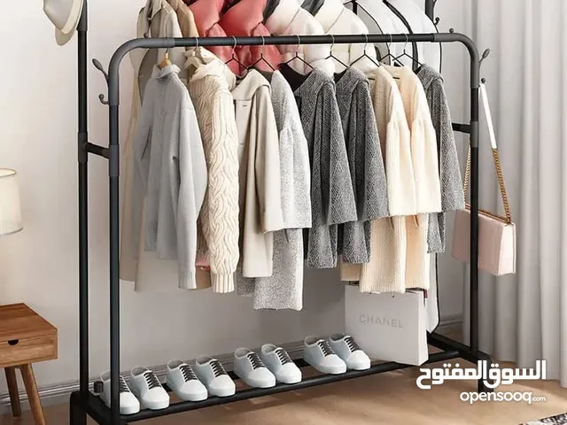 شماعة التعليق المعدنيه ذو جهتين مع رف سفلي ومقابض تعليق في الجانبين