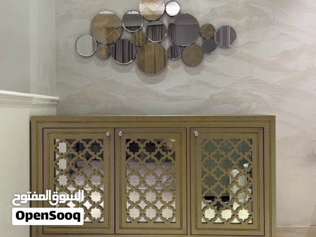 بوفية مع مراية و مراية جدار و طاولة زاوية كل غرض بسعره