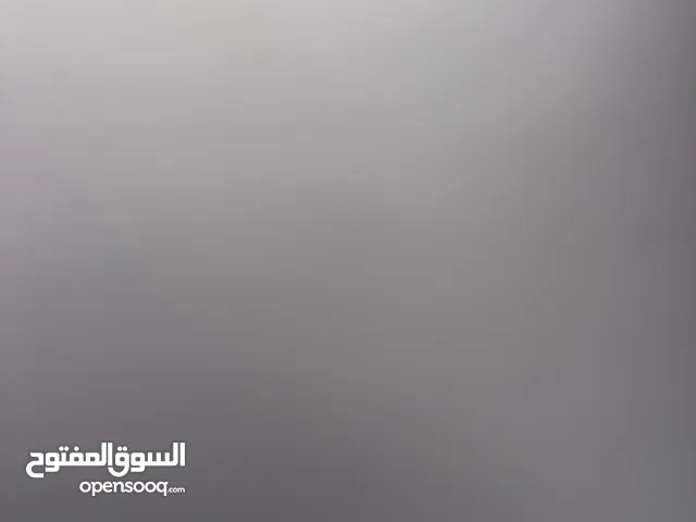 توجد لدي عبايا