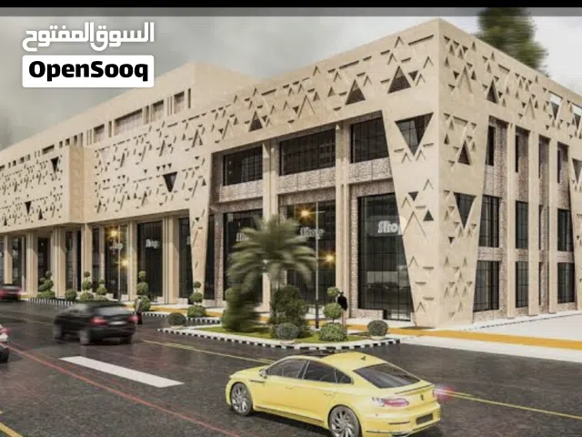مجمع تجاري للبيع على شارع رئيسي حيوي في عمان الغربية