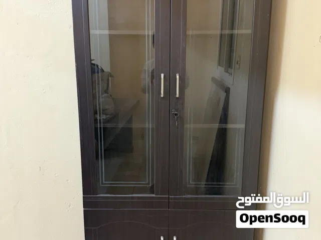 خزانة عرض (نيش) أنيقة بحالة ممتازة - للبيع
