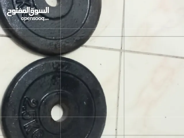 بار مع اربع اوزان للبيع لعدم الحاجة