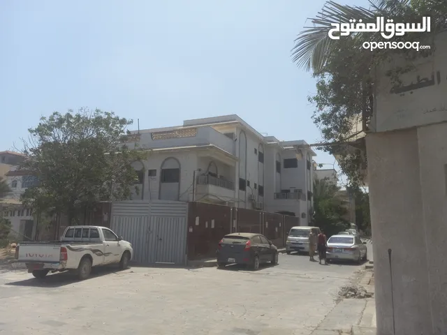 200 m2 More than 6 bedrooms Villa for Rent in Aden Other