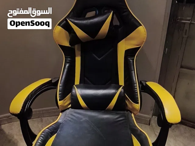 السلام عليكم كرسي جيمنج جديد كل شي ما بيه  والسعر بيه مجال