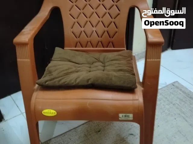 كرسي استرخاء جديد - مسرح منزلي jbl جديد بالكرتون-ماكينة عد نقود أصيص زرع كبير-طاولة مع 2 كرسي للقهوة