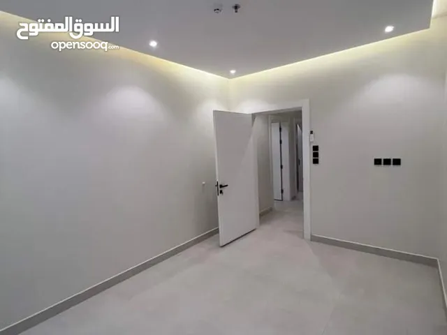 شقة للايجار الرياض حي القدس مكونة من ثلاث غرف وثلاث دورات مياه ومطبخ وصالة ومجلس وبلكونة