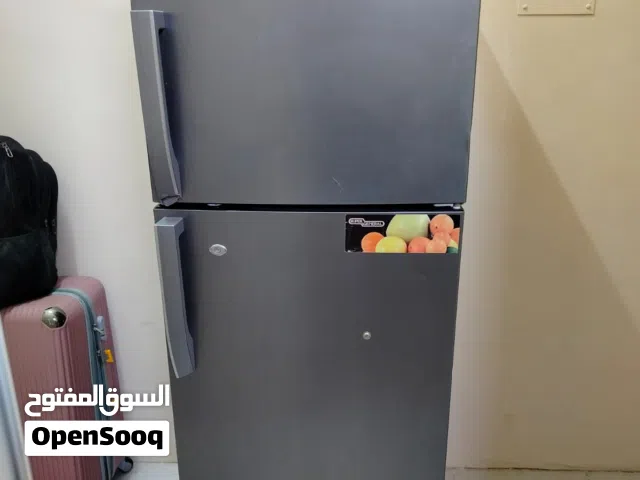 ثلاجة بحالة ممتازه للبيع المكان حتا 350 درهم